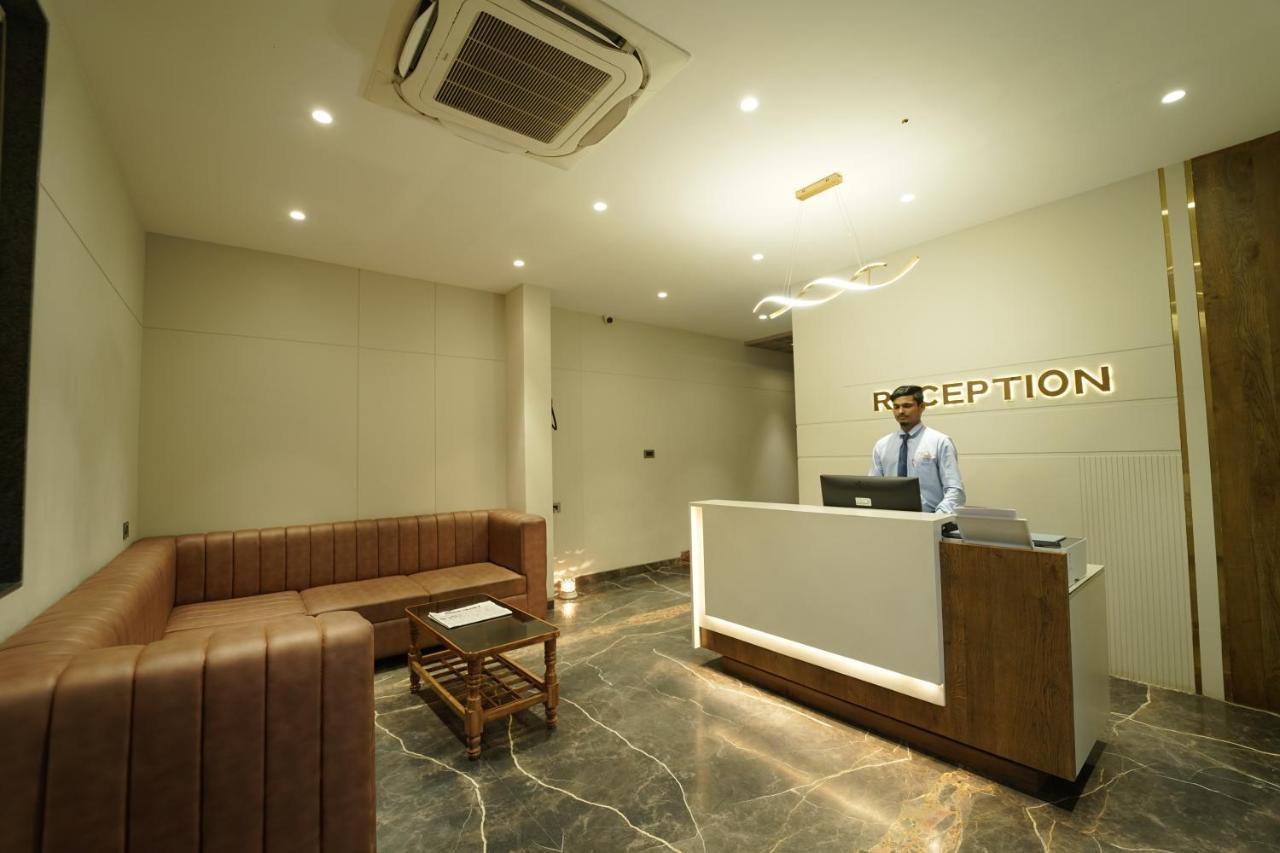 Hotel Laksh Rāipur Extérieur photo
