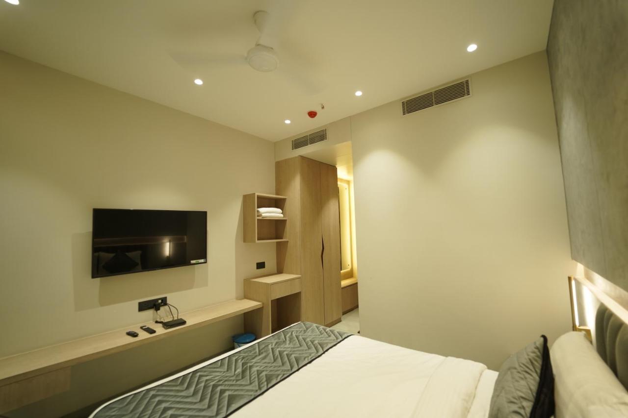 Hotel Laksh Rāipur Extérieur photo