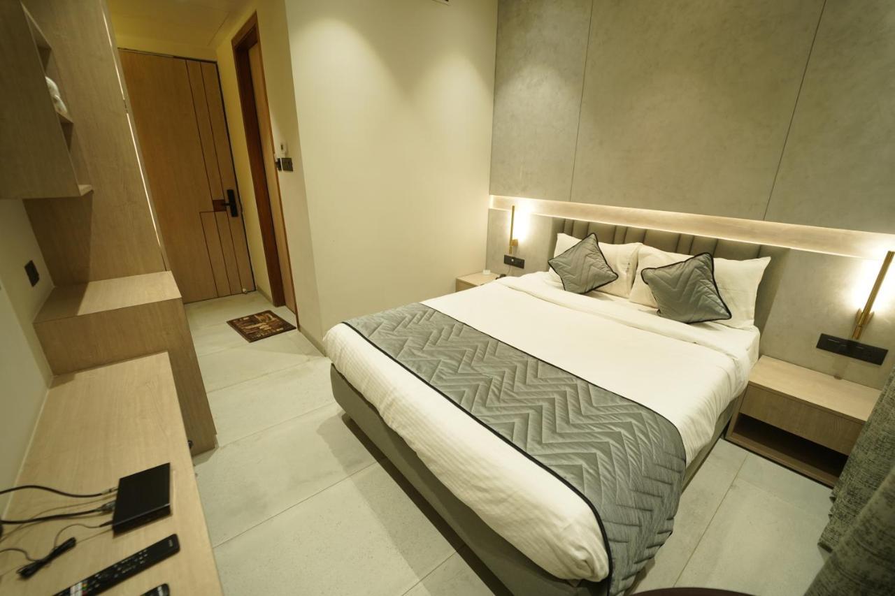 Hotel Laksh Rāipur Extérieur photo